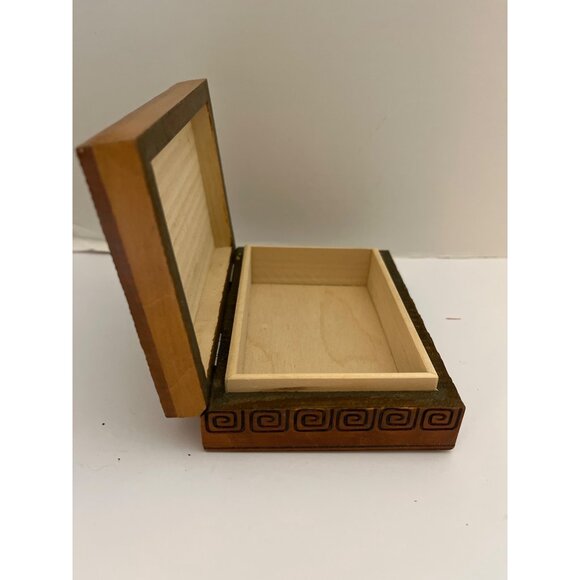 Polish Folk Art Hinged Wood Burned Trinket Box Red Green Flowers Vintage - Picture 5 of 7